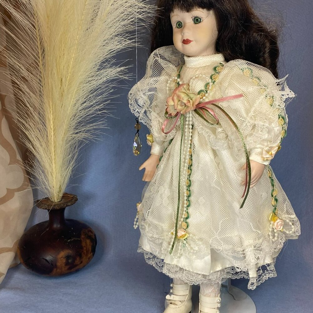 Vtg Victorian Style Porcelain Doll no tags no makers mark 1990s 14" lace dress